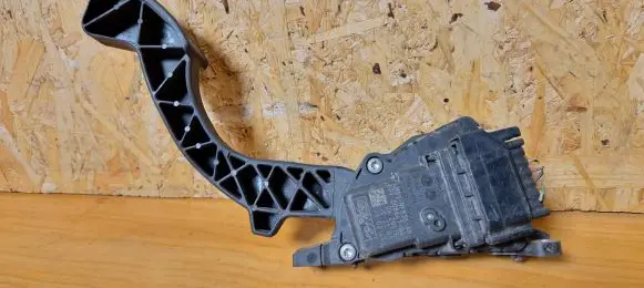 Ford Focus Accelerator throttle pedal 4m519f836ah