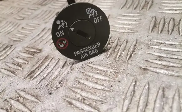 Opel Insignia A Passenger airbag on/off switch 13577258