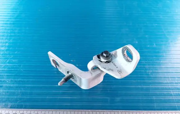 Ford Mondeo MK IV Rear door lower hinge A046575