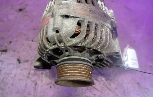 Volkswagen PASSAT B5 Generator/alternator 058903016E