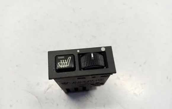 BMW 7 E38 Seat heating switch 8352259 61318352259