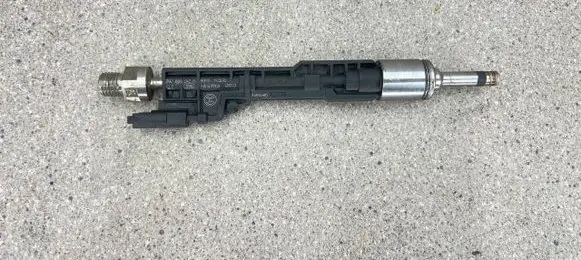 BMW M6 Fuel injector 8627842 12538627842