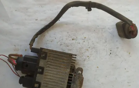 Audi A4 S4 B7 8E 8H Coolant fan relay 8E0959501P 898092000