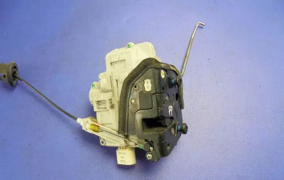 Audi A4 S4 B7 8E 8H Front door lock