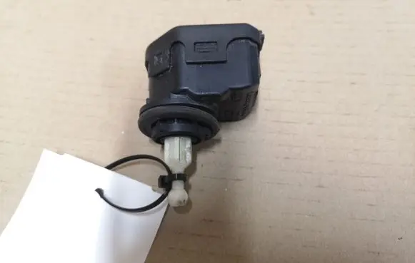 Headlight level adjustment motor