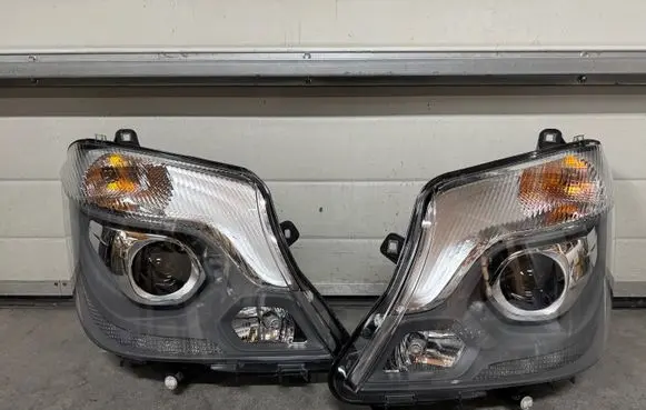 Mercedes-Benz Sprinter W906 Headlight/headlamp A9068206200 A9068206300