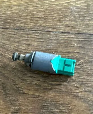 Renault Master III Brake pedal sensor switch 253250007r
