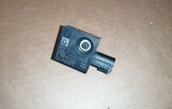Opel Zafira C Airbag deployment crash/impact sensor 13504470
