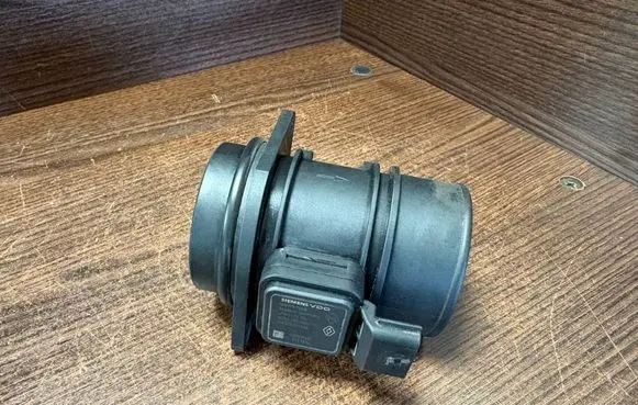 Renault Trafic II (X83) Mass air flow meter 8200280060 8200300002