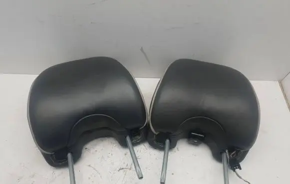 Volvo XC90 Front seat headrest 
