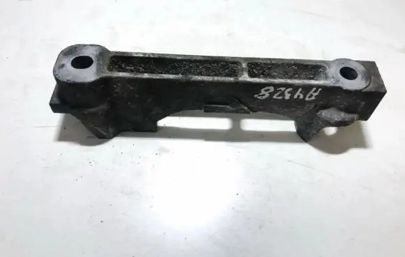 Toyota RAV 4 (XA30) Engine mounting bracket