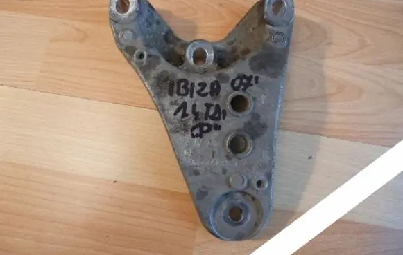 Seat Ibiza III (6L) Engine mount bracket