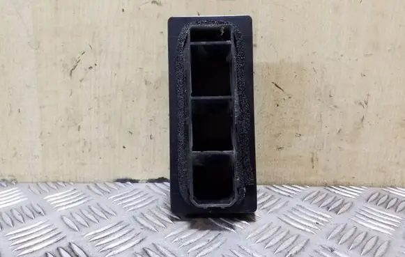 Opel Frontera B Quarter panel pressure vent 897124471A