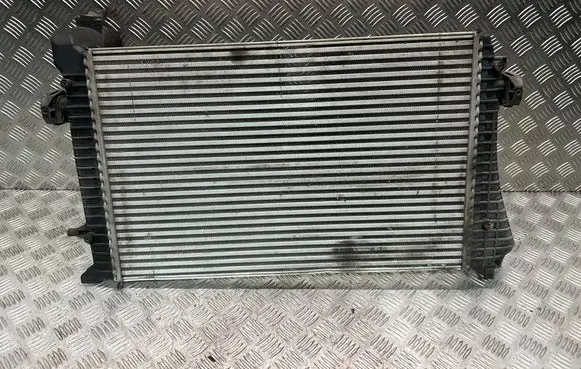 Volkswagen Golf V Coolant radiator 