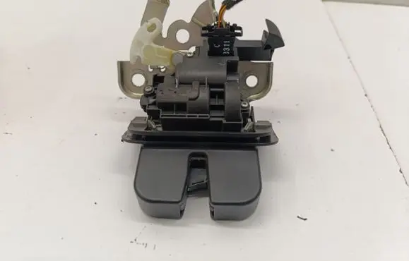 Audi A3 S3 8P Tailgate/trunk/boot lock/catch/latch 8K9827505A