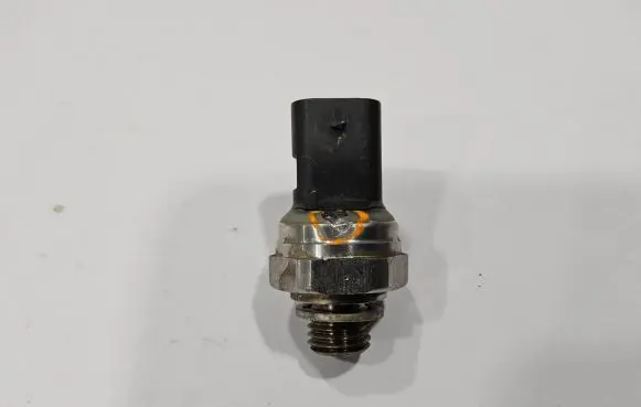 Volkswagen Tiguan Oil pressure sensor 05E906277A 05E906277