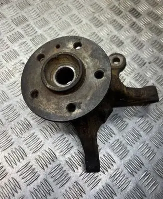 Mercedes-Benz Vito Viano W638 Front wheel hub 3320224
