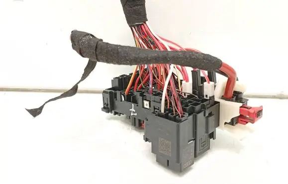 Volkswagen PASSAT B8 Fuse module 5Q0937615C 4H0951253A 4H0951253C