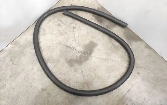Ford Mustang VI Front door rubber seal FR3B6320708