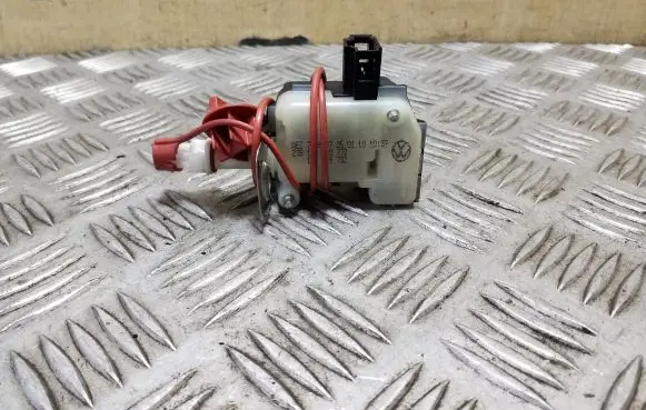 Fuel tank cap lock motor