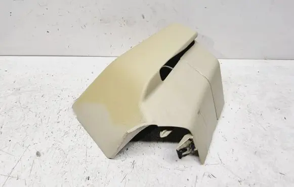 Volvo V70 Seat belt trim 39811471