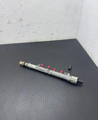 Audi A1 Fuel pressure regulator 03L130764A 03L130089B