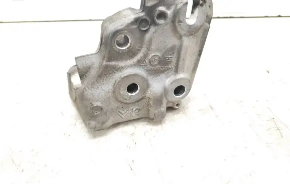 Peugeot Traveller Engine mounting bracket 9805300680
