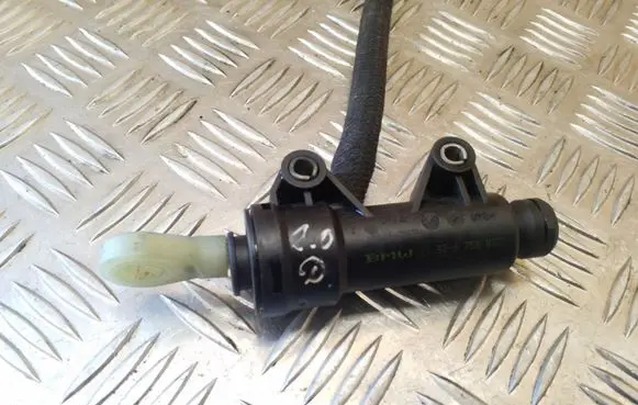 BMW 3 E46 Clutch master cylinder 21526758822