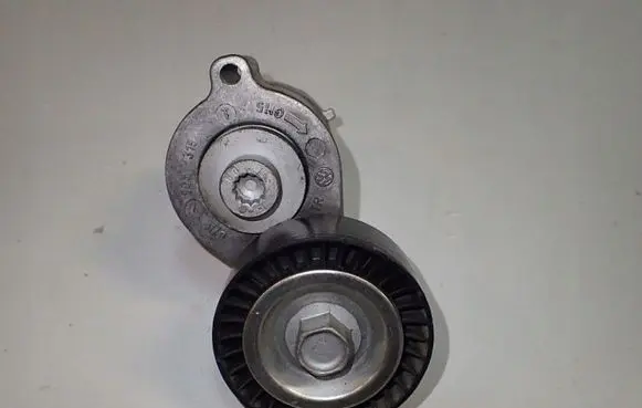 Audi RSQ3 Generator/alternator belt tensioner 07K903315T