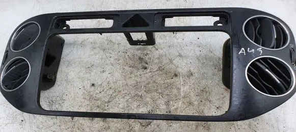 Volkswagen Golf Plus Radio/GPS head unit trim 5M0858071J