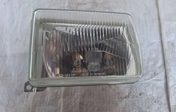 Volkswagen PASSAT Headlight/headlamp 321941105AE