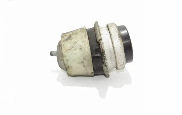 Volkswagen Touareg I Engine mount bracket 7L6199131A
