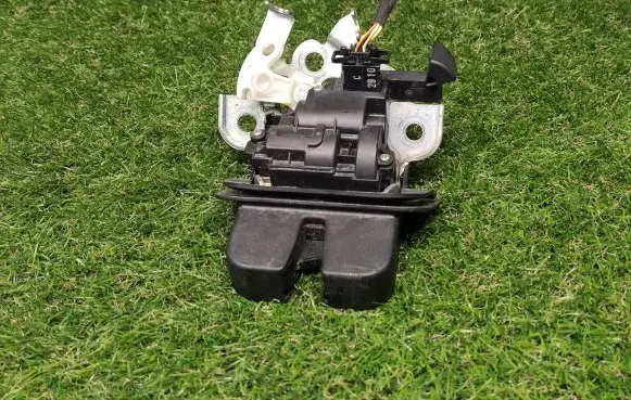 Audi A3 S3 A3 Sportback 8P Tailgate/trunk/boot lock/catch/latch 8K9927505A