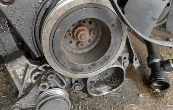 Audi A4 S4 B5 8D Crankshaft pulley 028105243q