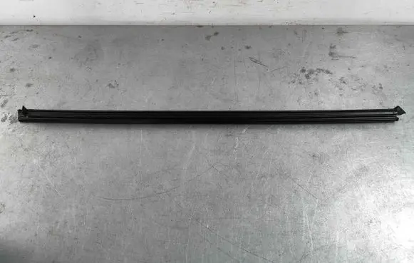 Volvo XC40 Front door glass trim molding 31457008 32282278 31108712