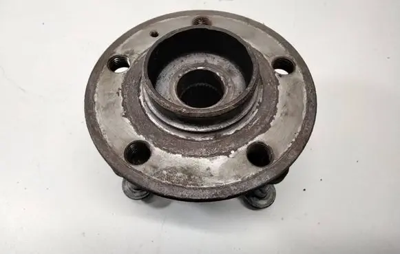 Volvo V70 Front wheel hub