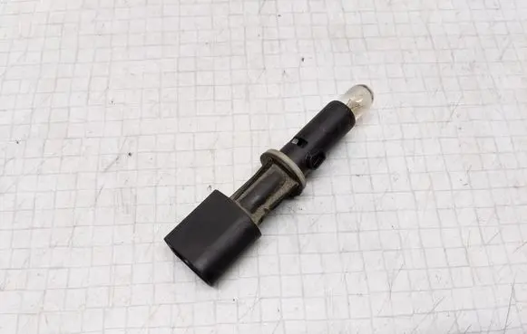 Mercedes-Benz E W211 12 V Socket (front) 