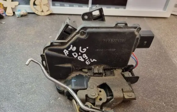 Audi A6 S6 C5 4B Rear door lock 4B0839016B