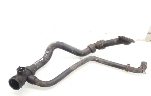 Volkswagen PASSAT B5.5 Engine coolant pipe/hose