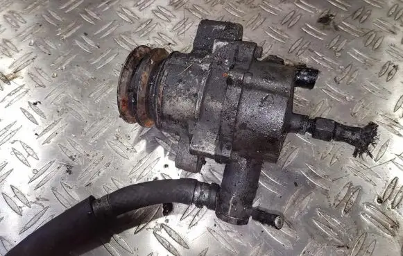 Mazda 626 Vacuum pump X2T50299
