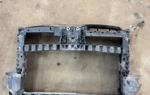 Volkswagen Golf VI Radiator support slam panel 701010690B