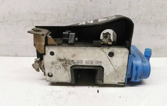 Audi A4 S4 B5 8D Rear door lock 4A0185