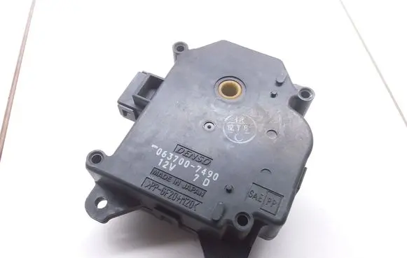 Toyota Corolla Verso E121 Air flap motor/actuator 0637007490
