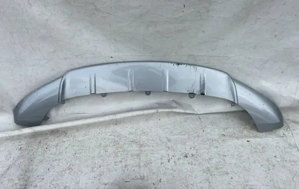 Front bumper lip