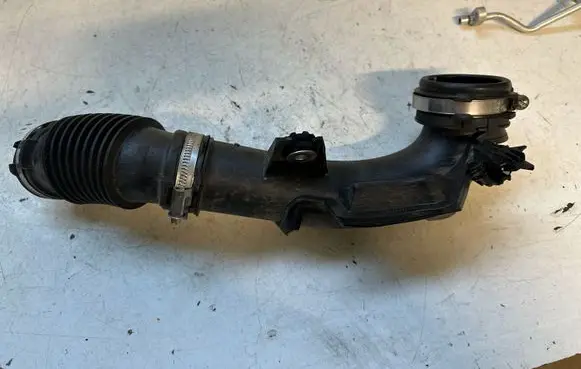 Nissan Juke II F16 Air intake duct part 111393PS