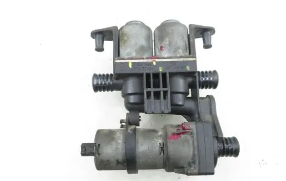 BMW 5 E39 Coolant heater control valve 1147412135 8374994