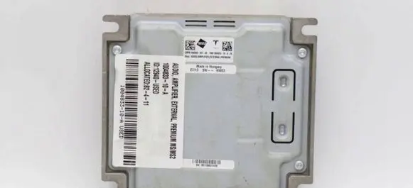 Tesla Model S Sound amplifier 1004833-10-A 100483310A 1004833