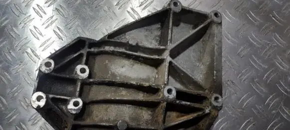 Jaguar XJ X308 Engine mounting bracket NBC8000AA NBC8000CA