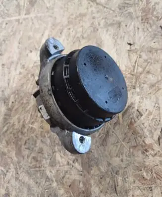 BMW 5 G30 G31 Engine mount bracket 6786528