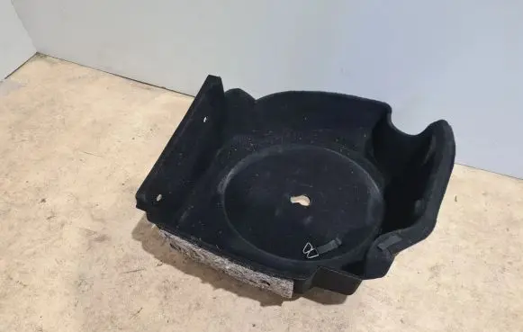 Maserati Ghibli Spare wheel section trim 